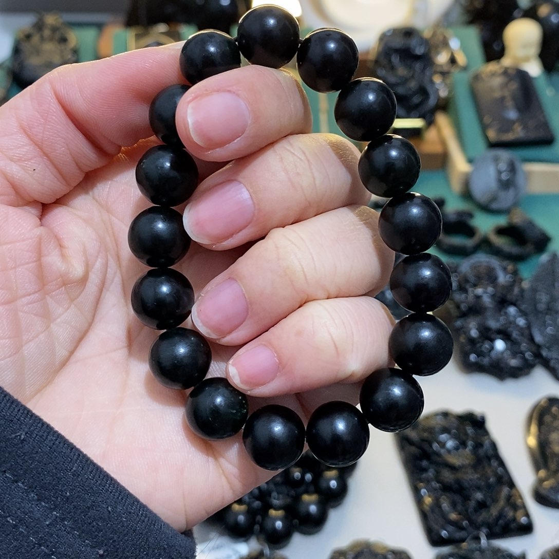 蛇纹石玉颈饰未镶嵌古*兔