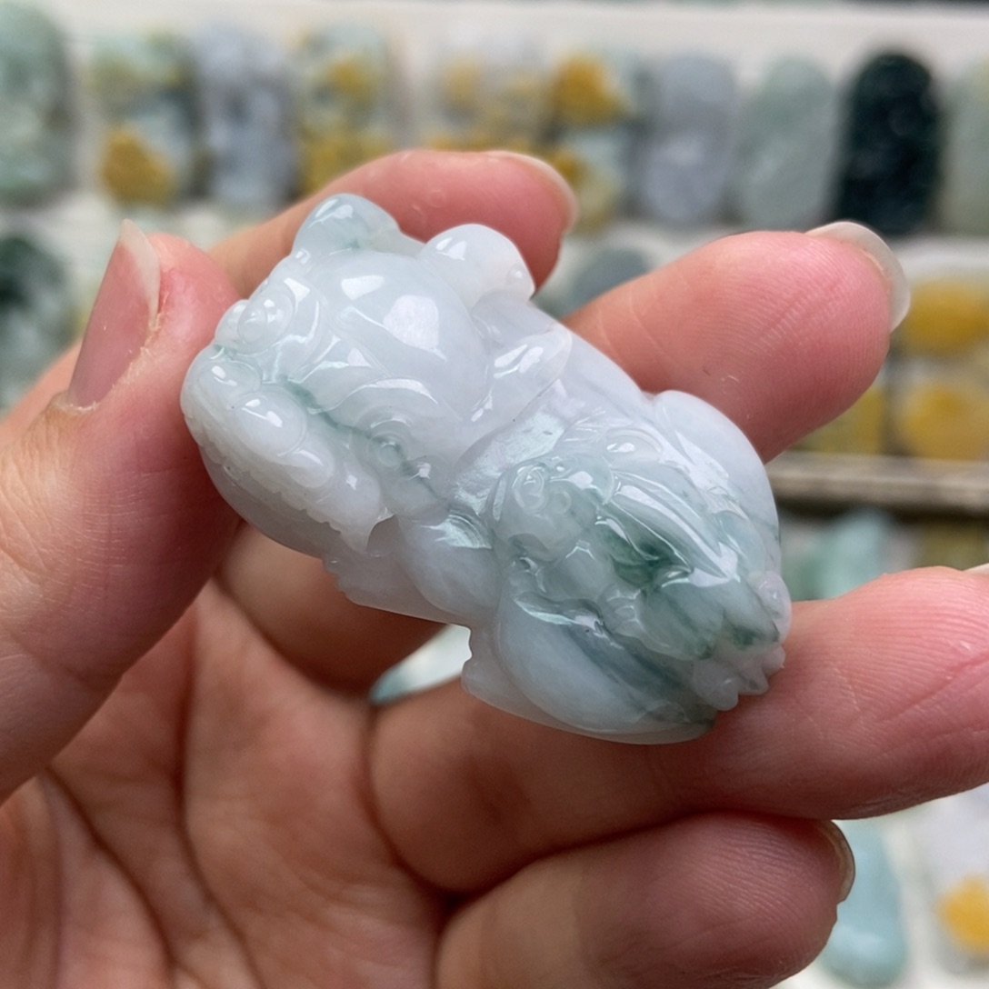 翡翠吊坠(赠链)未镶嵌