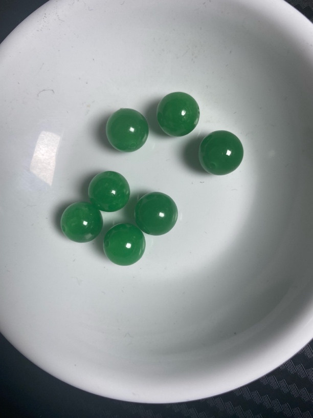 翡翠美人项链：满绿卡13+散珠单珠一颗：多样性发货翡翠散珠