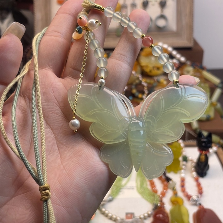 蛇纹石玉吊坠未镶嵌