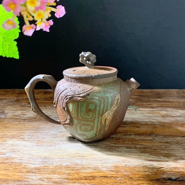 张跃龙老师作品建水紫陶茶壶彩填神兽饕餮纹泡茶壶仿生枯木逢春壶