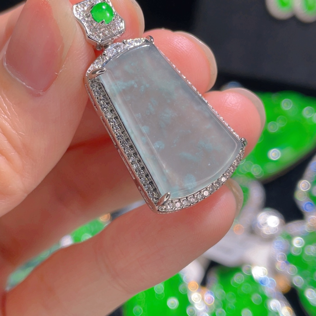 翡翠吊坠(不含链)未镶嵌