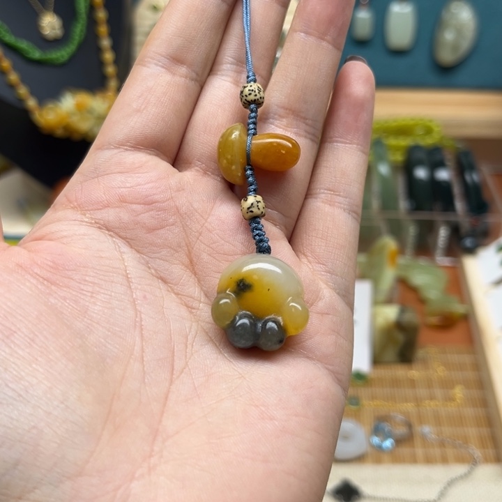 蛇纹石玉未镶嵌颈饰