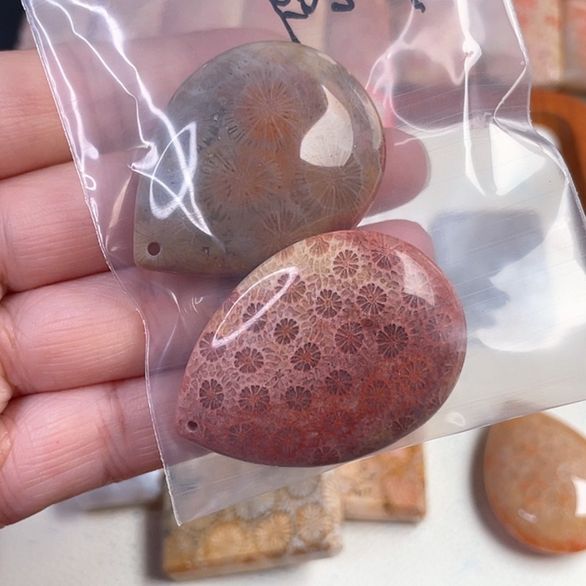 【闪购商品】硅化玉吊坠(赠链)未镶嵌黄****蹊