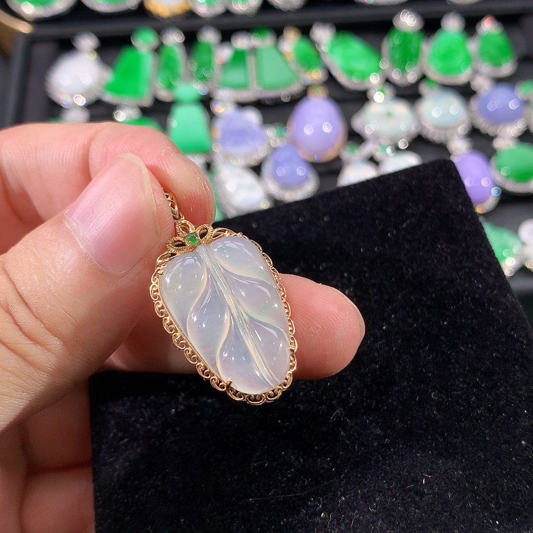 翡翠18K金镶嵌颈饰