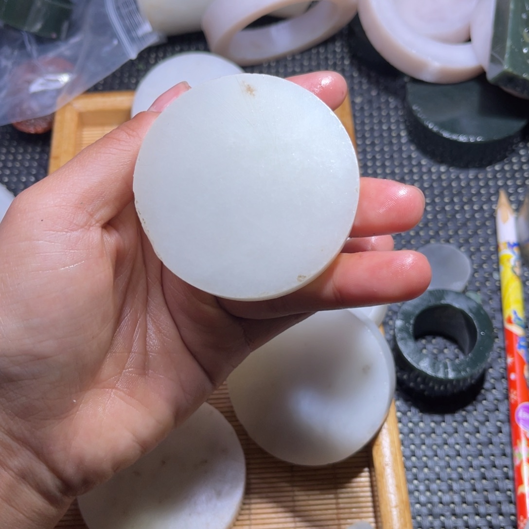 未镶嵌和田玉车挂?**山