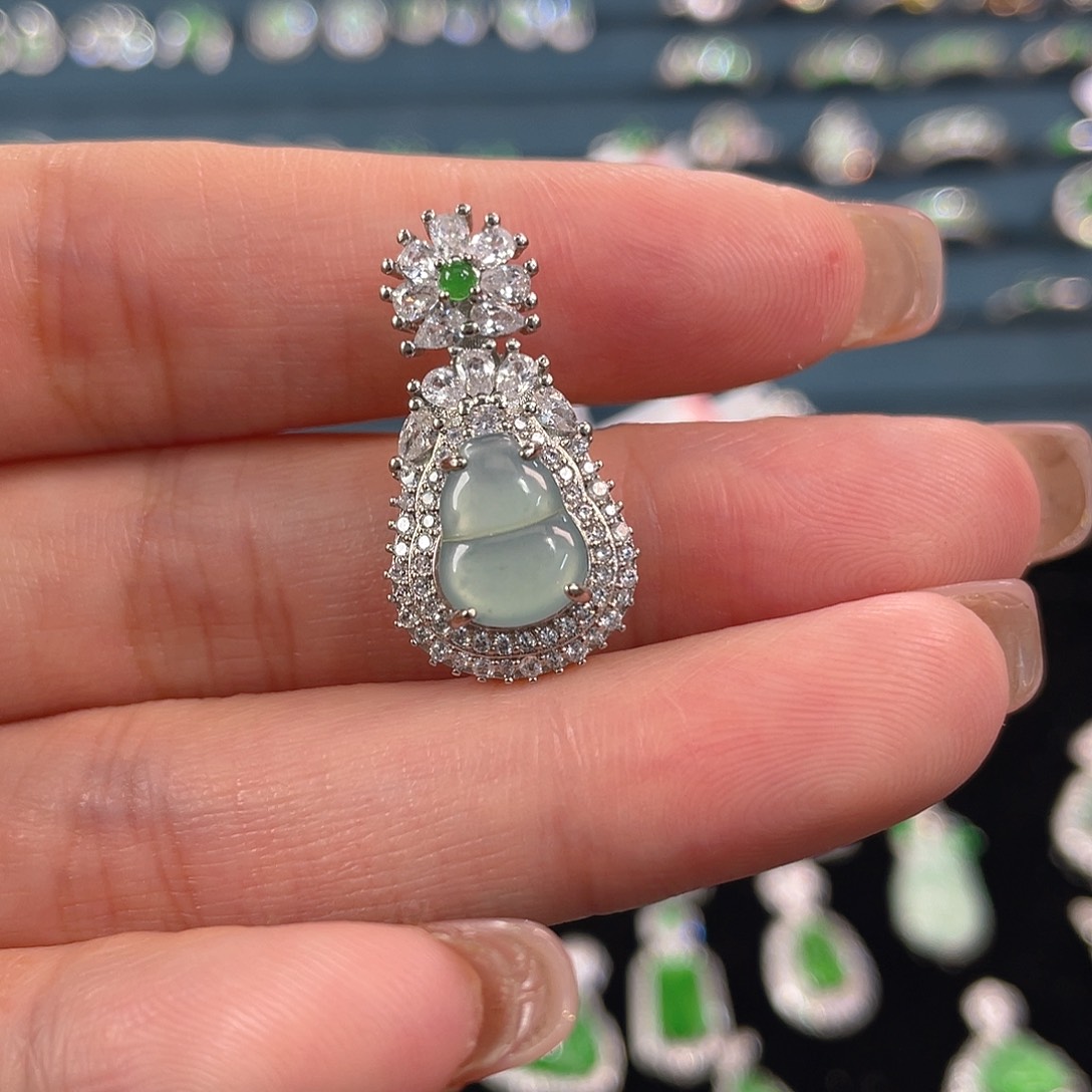 吊坠(不含链)未镶嵌翡翠