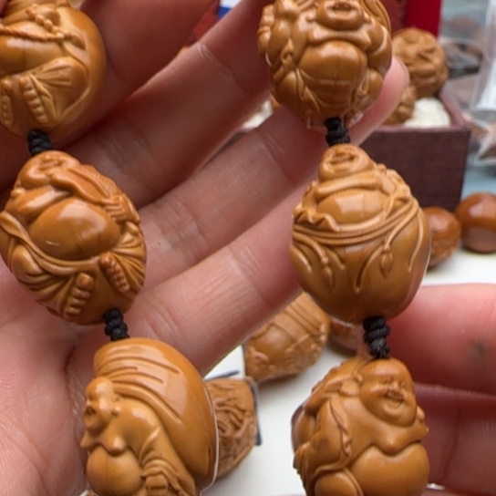 橄榄核手串雕刻工艺