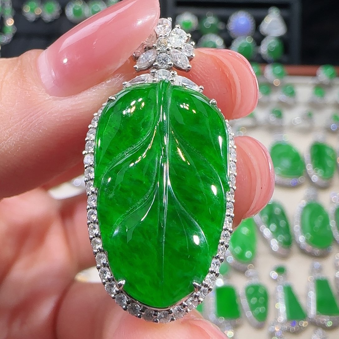 翡翠吊坠(不含链)18K金镶嵌J***e