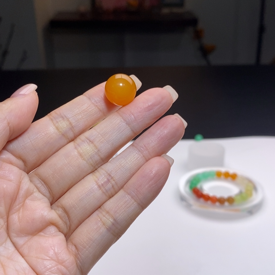 冇***年石英质玉（缅黄）未镶嵌颈饰