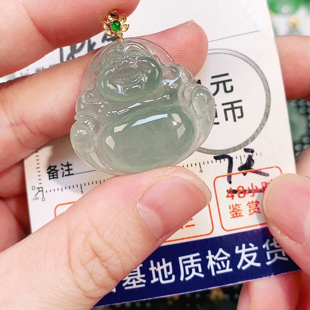 翡翠18K金镶嵌颈饰吊坠