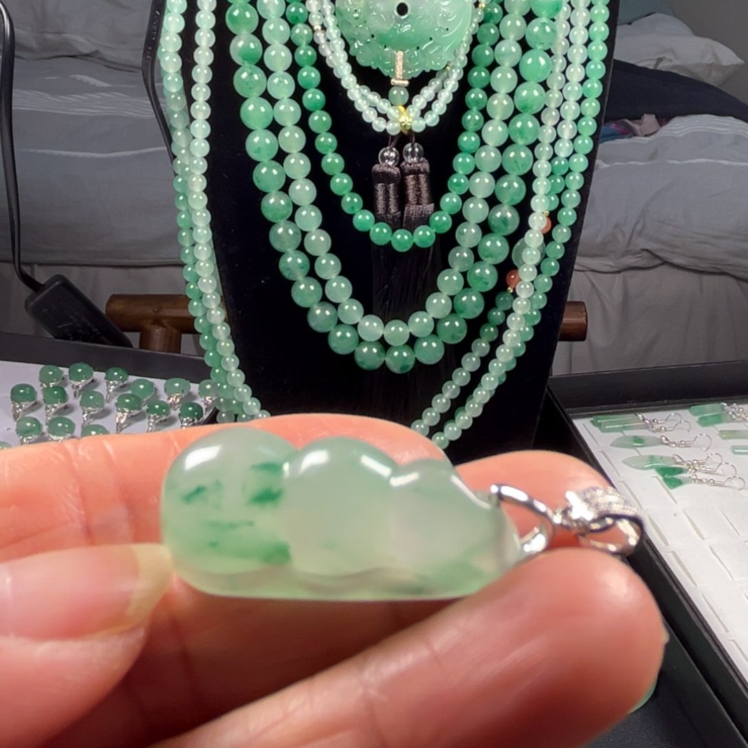 石英质玉吊坠(不含链)合金