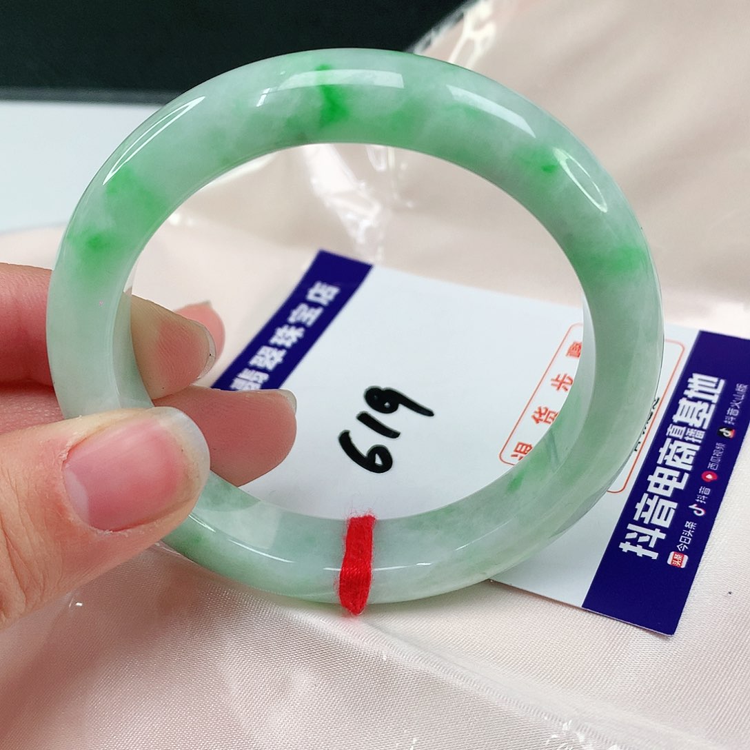 翡翠手镯未镶嵌翡翠