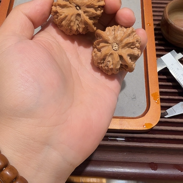 猴头核桃吊坠苹果园