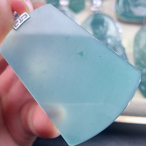 【闪购商品】翡翠颈饰18K金镶嵌天然翡翠