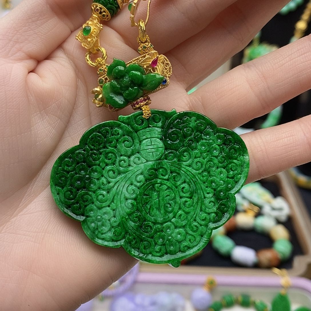 翡翠颈饰未镶嵌天然