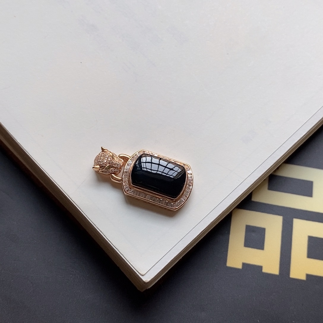 翡翠颈饰18K金镶嵌墨翠无事牌