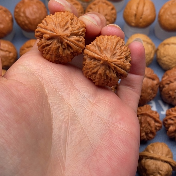 文玩核桃把件小狮子头