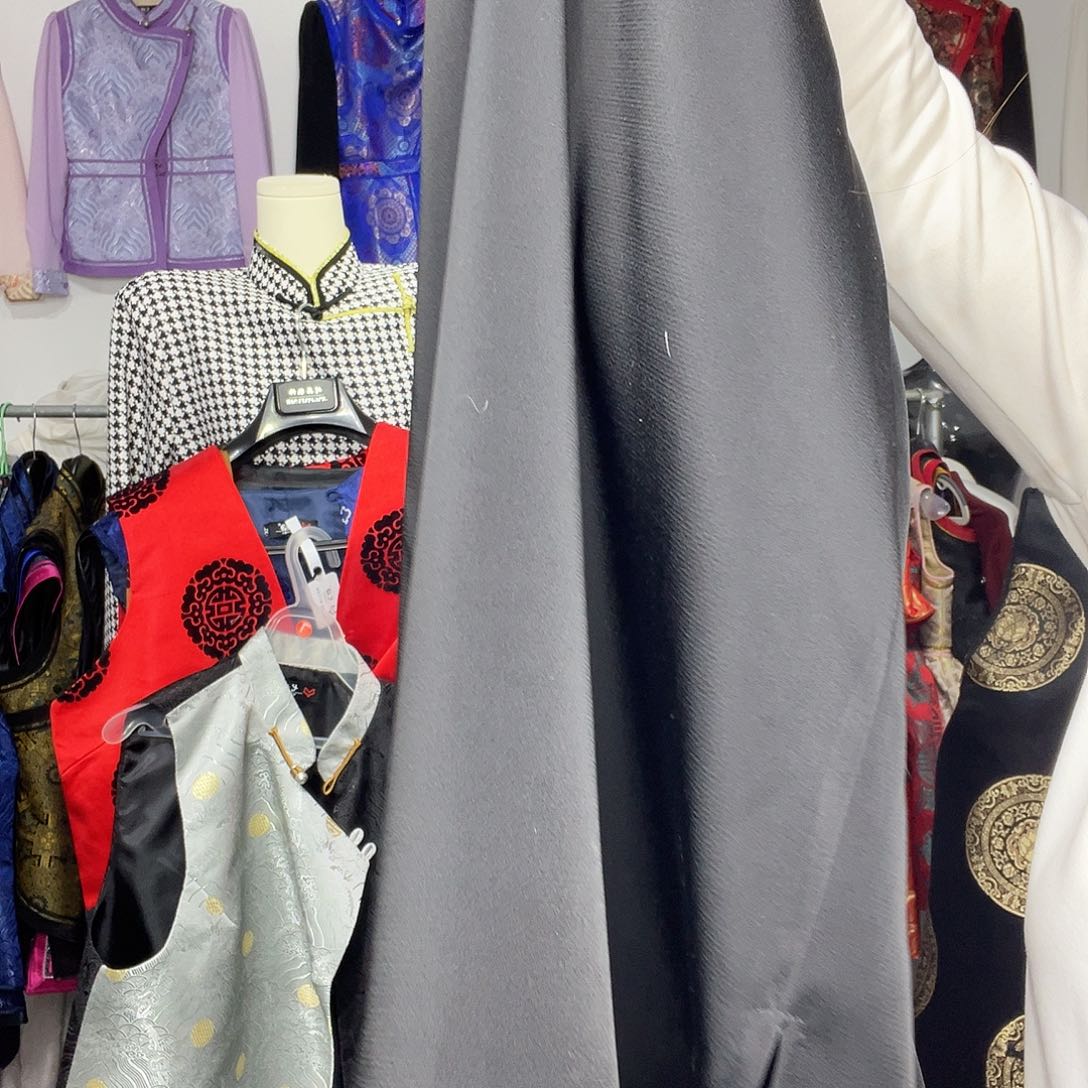 补差价黑色打底衬衫