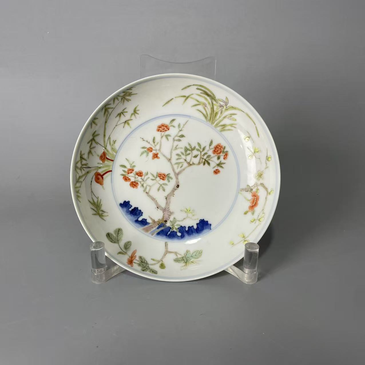 粉彩洞石花卉赏盘