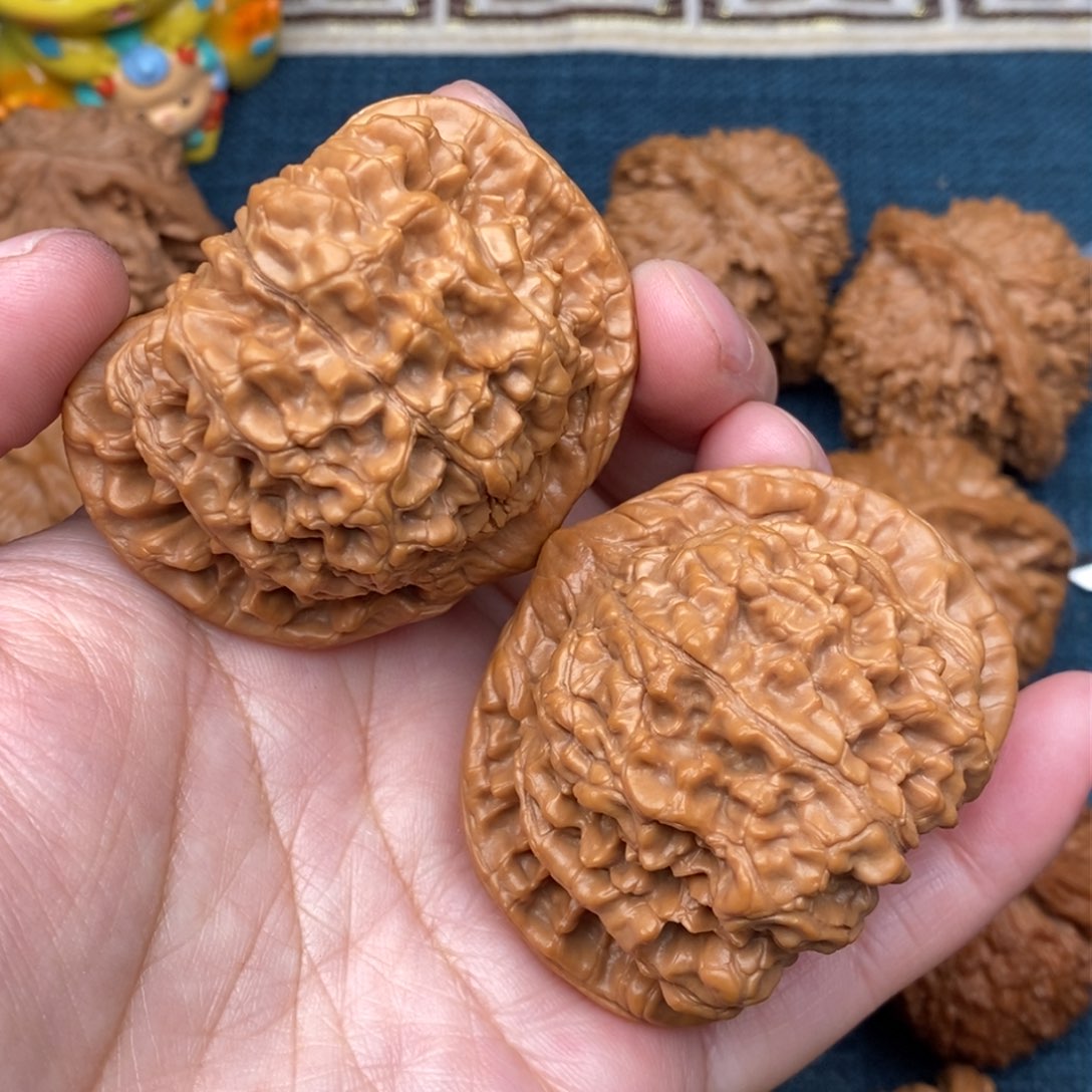 文玩核桃把件52.8毕业爆肉官帽全品60克