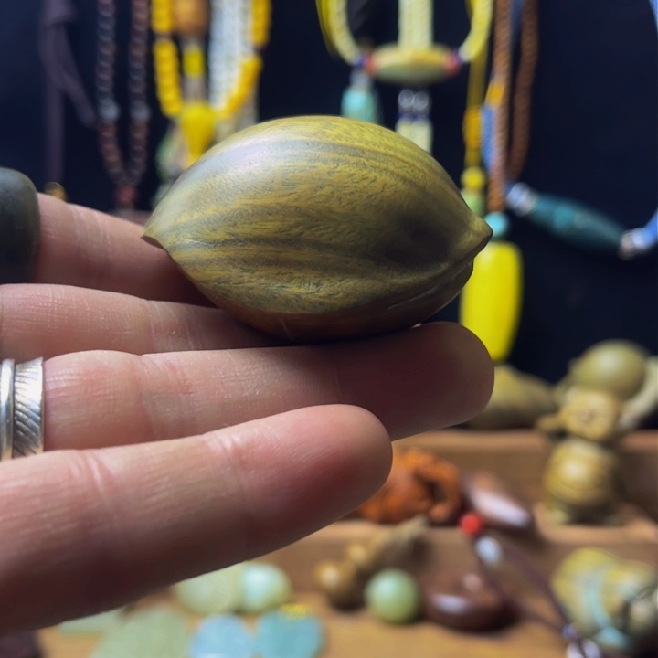 维腊木（绿檀）精工雕刻富甲天下手把件