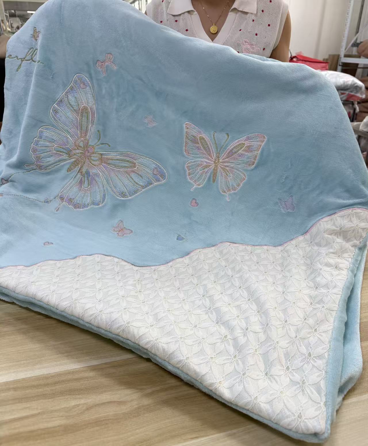 千鸟格蝴蝶系列牛奶绒四件套-天空蓝