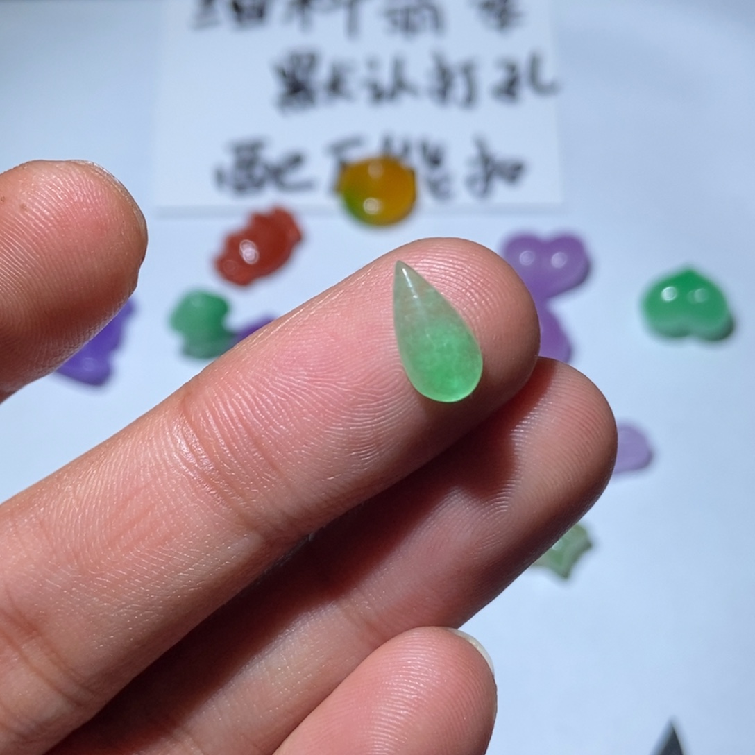 翡翠未镶嵌颈饰吊坠