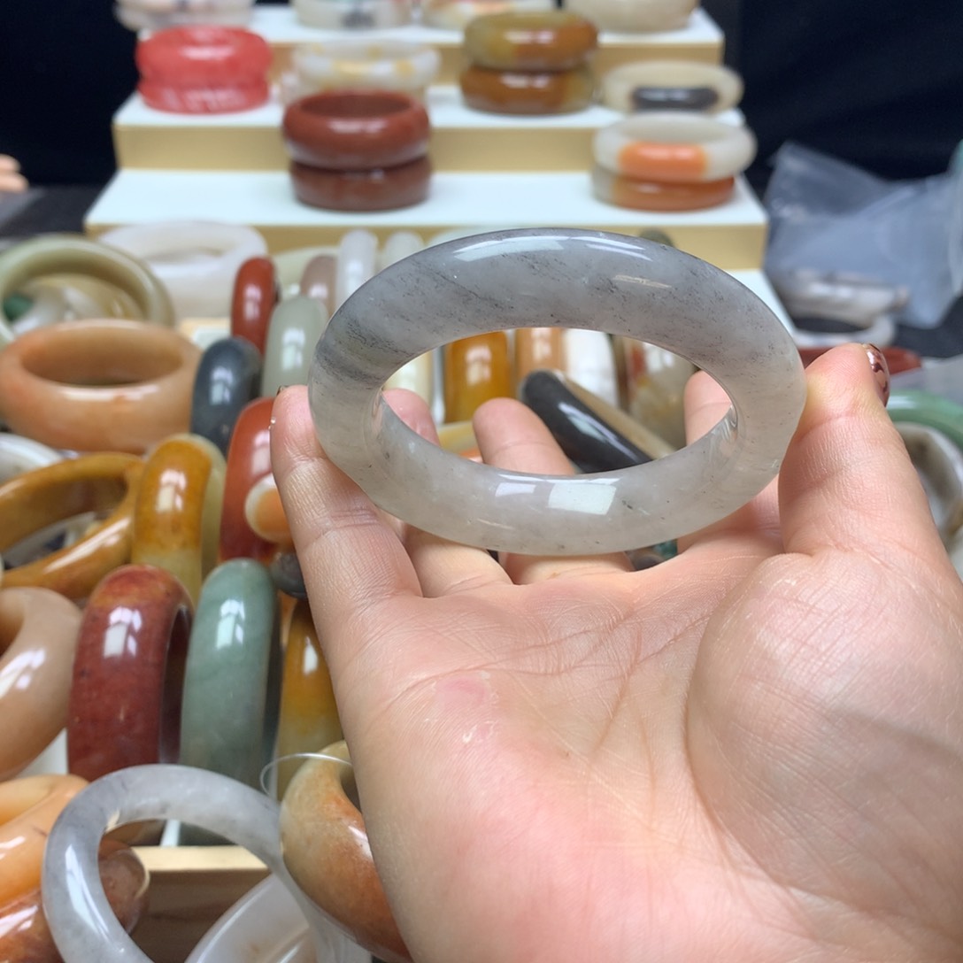 石英质玉手镯未镶嵌小*兽