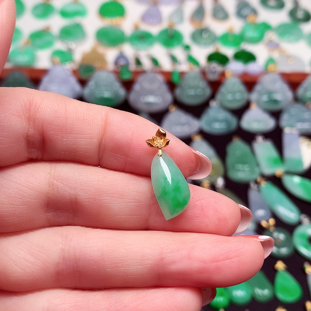 翡翠18K金镶嵌颈饰