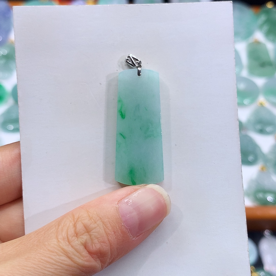 翡翠18K金镶嵌颈饰翡翠吊坠