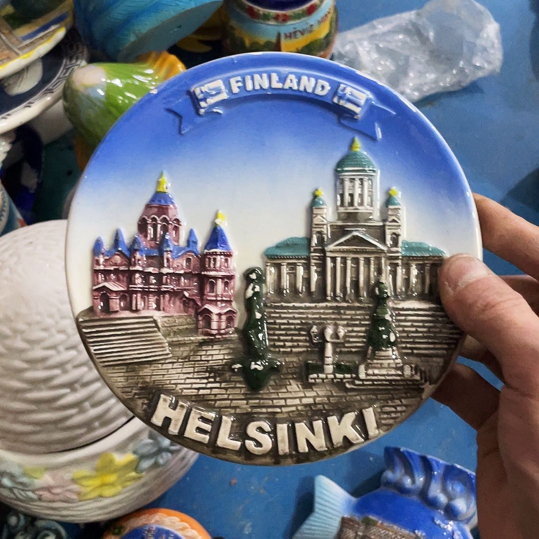 摆件 磕碰。封釉。       