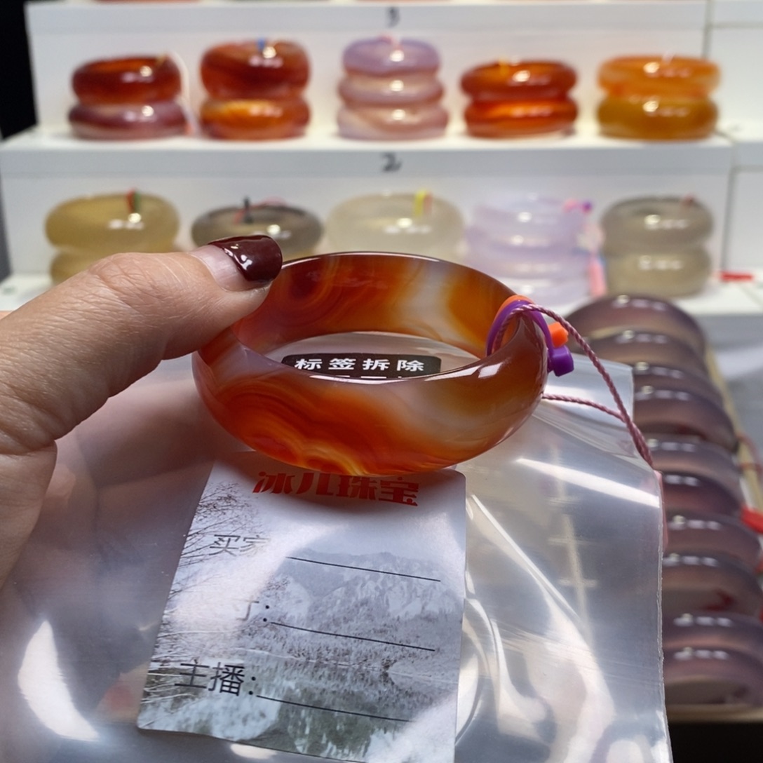 龙***F玛瑙/玉髓未镶嵌手镯天然纹雾