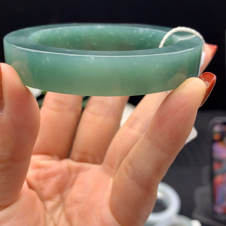 定制翡翠未镶嵌翡翠手镯