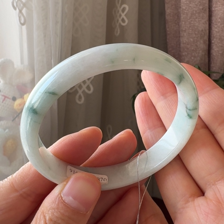 翡翠未镶嵌手镯60左右