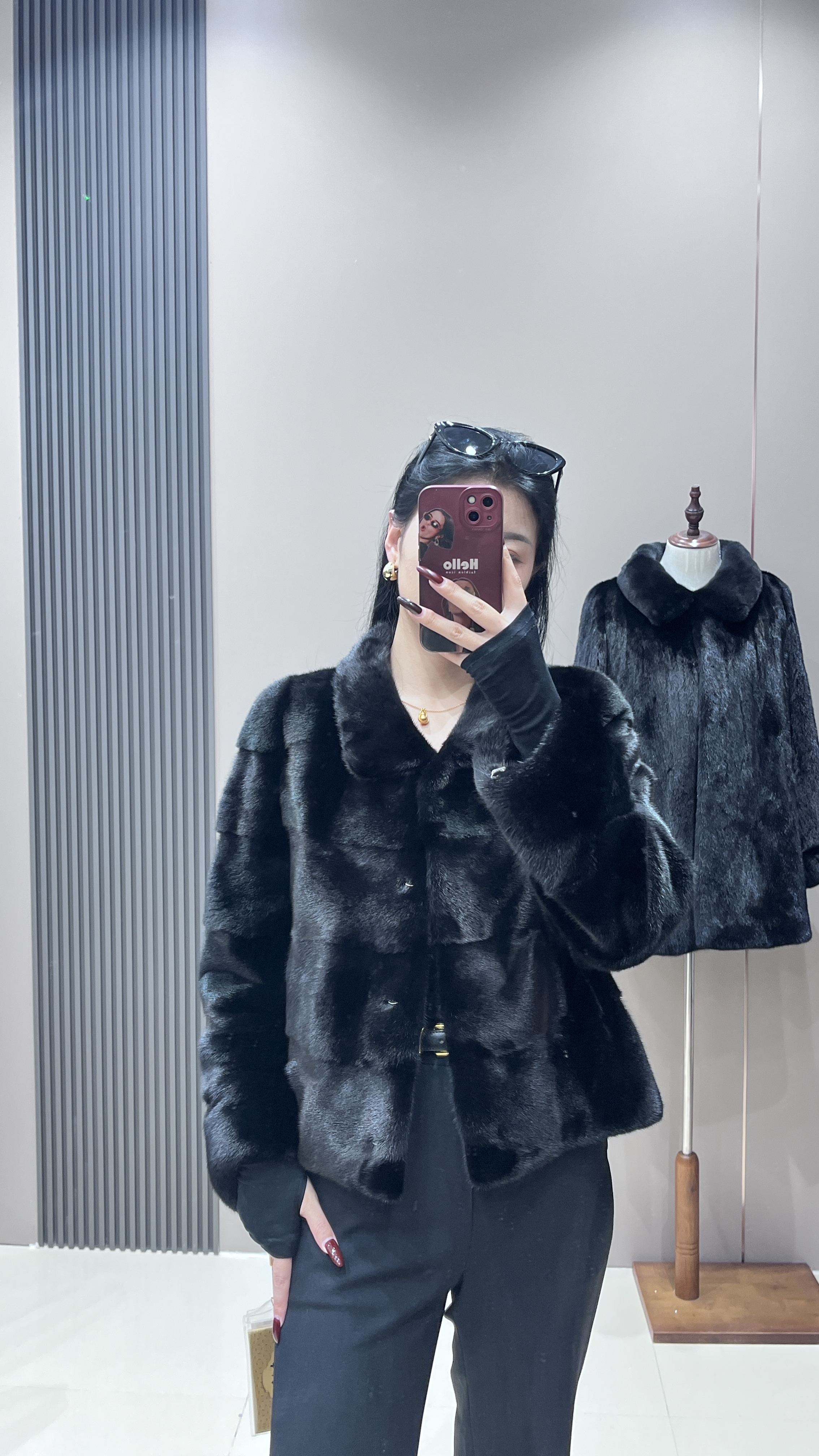 05229圣世皇妃2025年新款横排气质短款皮衣大衣