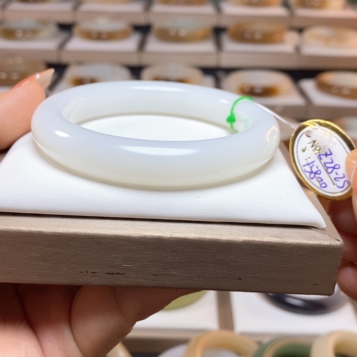 和田玉手镯56圈口未镶嵌