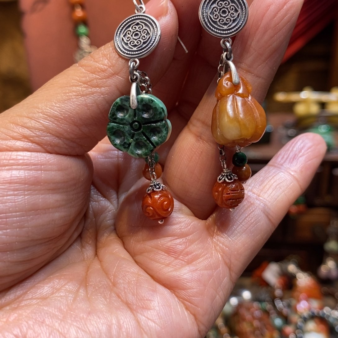 翡翠吊坠(赠链)未镶嵌