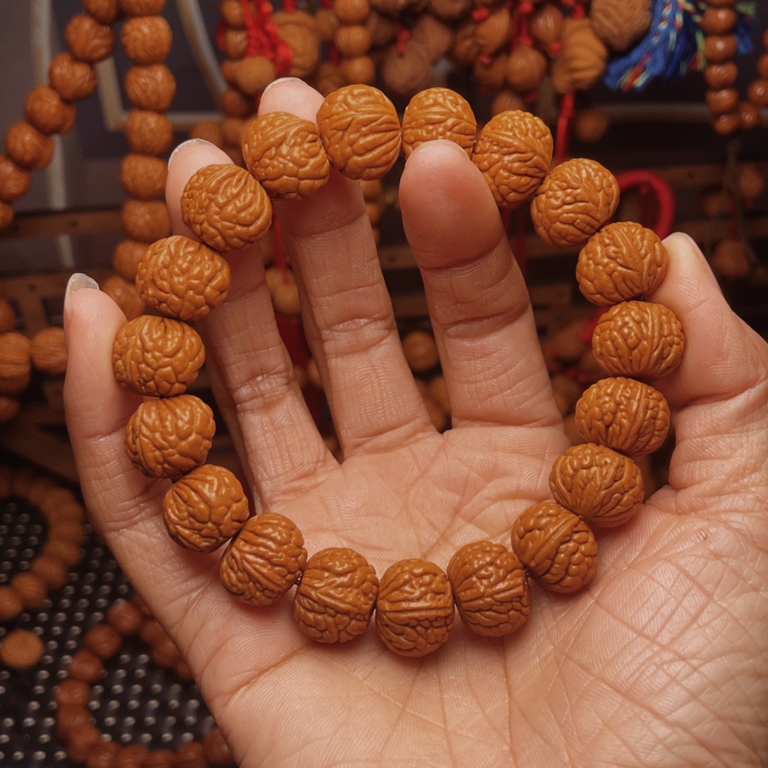 木质类龙纹桃枭挂件