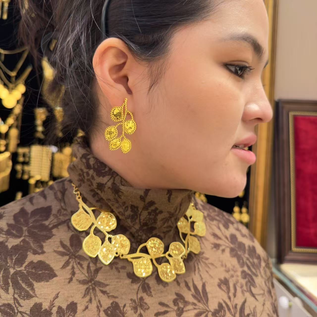 合金亚克力耳饰 女人喜欢款金色