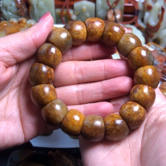 未镶嵌手串岫岩河磨玉（透闪石质玉）佳*！