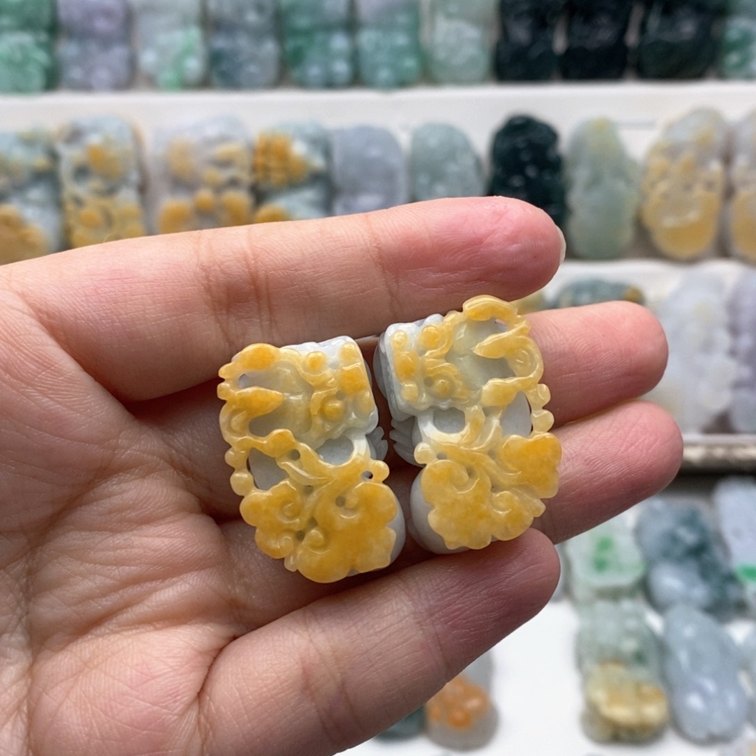 翡翠吊坠(赠链)未镶嵌小***?