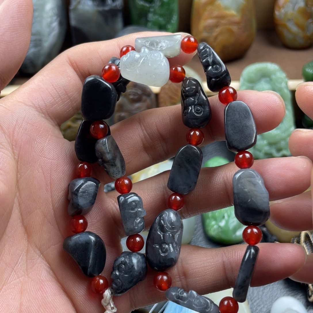 和田玉未镶嵌把件