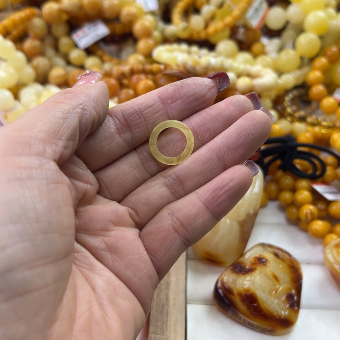 琥珀珠宝奇石未镶嵌