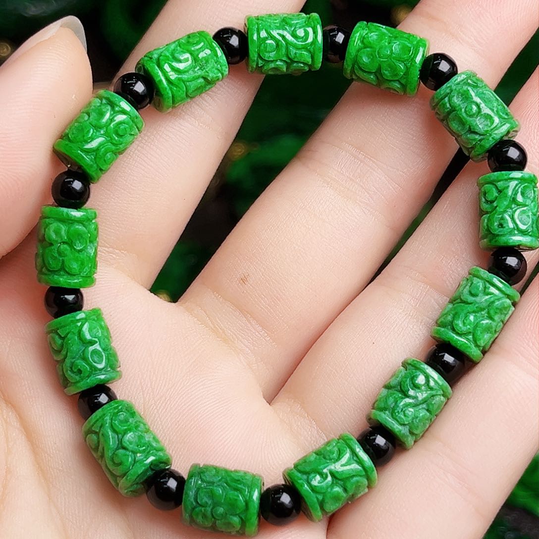 颈饰未镶嵌翡翠多样性