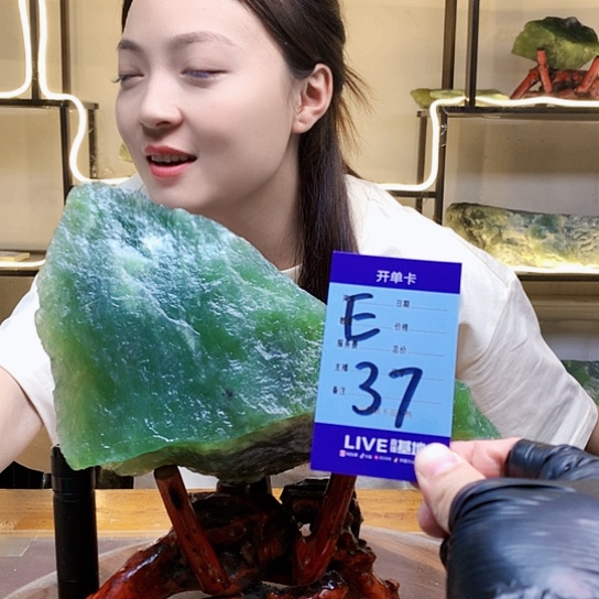 【闪购商品】蛇纹石玉未镶嵌原石不*鸟