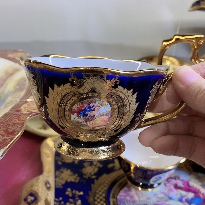 瓷片微瑕花金2只杯…………………………………