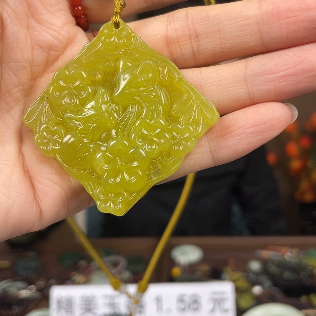 和田玉（糖玉）未镶嵌颈饰