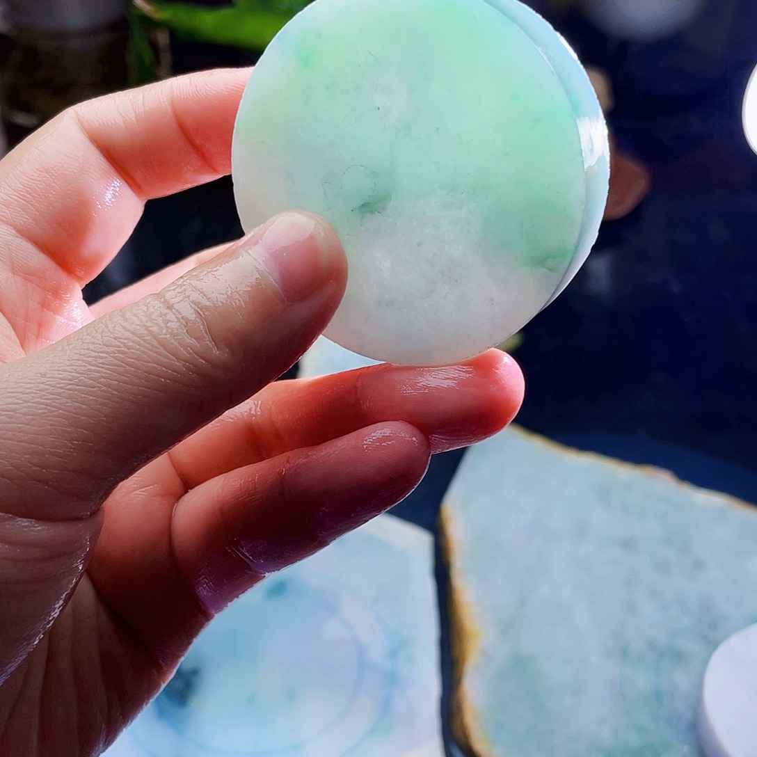 翡翠未镶嵌颈饰毛料16