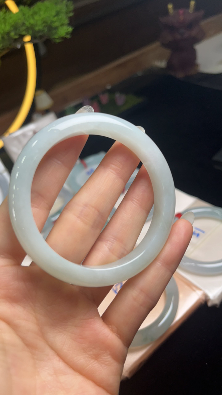 纯天然缅甸翡翠手镯